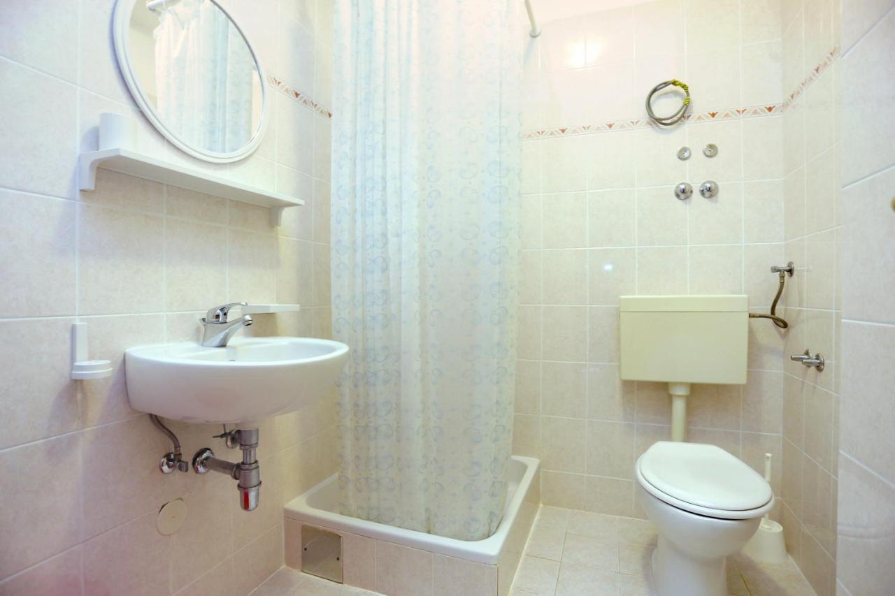 Family Friendly Seaside Apartments Razanj, Rogoznica - 10373 المظهر الخارجي الصورة