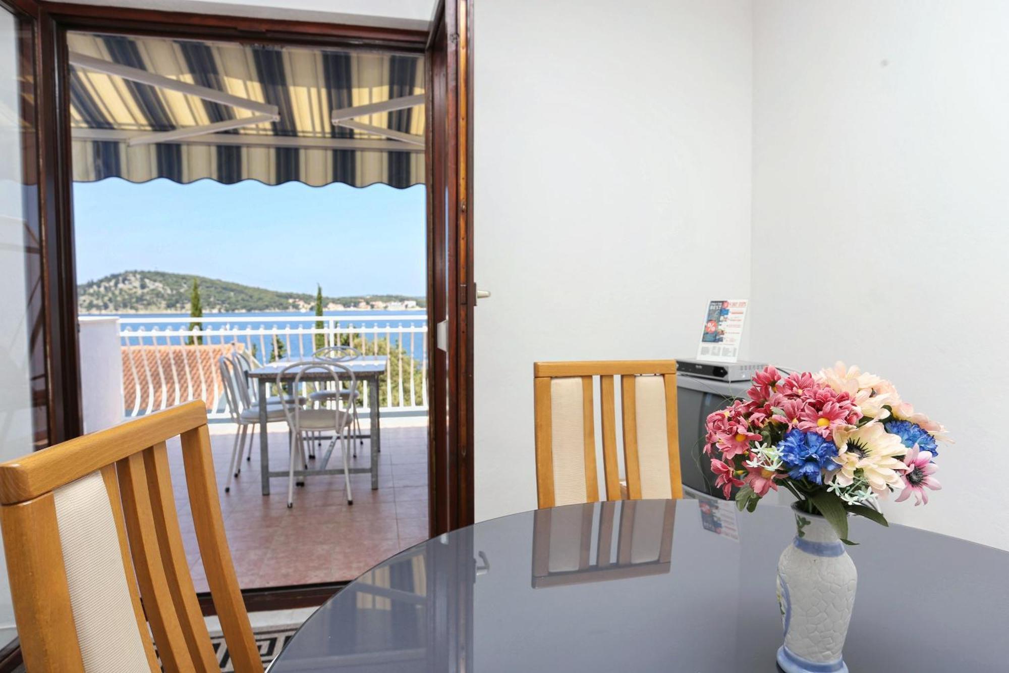 Family Friendly Seaside Apartments Razanj, Rogoznica - 10373 الغرفة الصورة